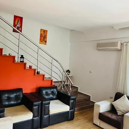 Hidden Gems 2 Bedroom דירה *